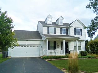 317 Red Rock Ln, Elgin, IL 60124