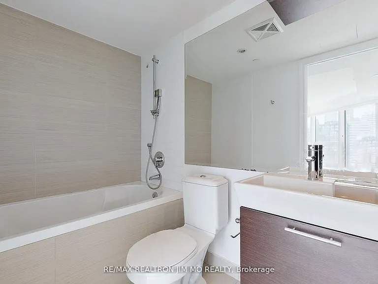 386 Yonge St #2508 — Photo 16