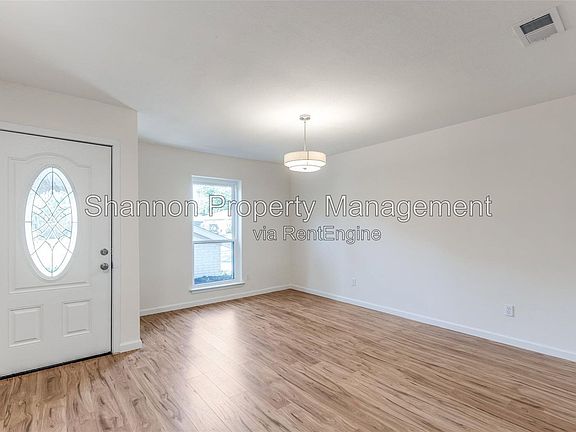 3rd image of 2514 Riata Ln
