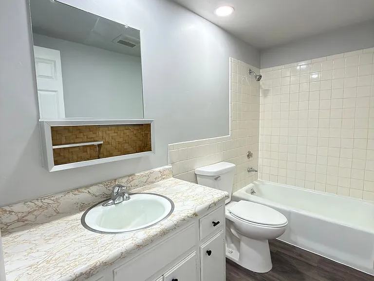 1505 E 39th St — Photo 5