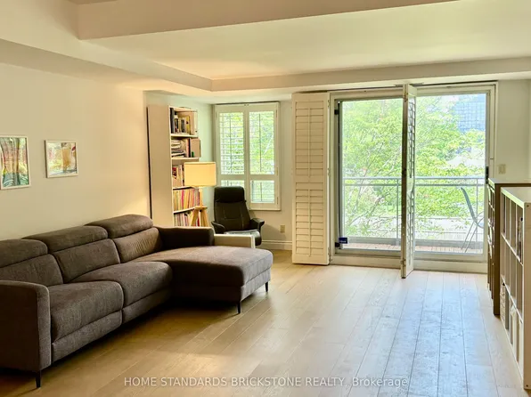 9 Greenbriar Rd #202, Toronto, ON M2K 1H4