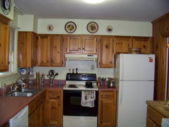 2nd image of 836 Oleander Dr SE