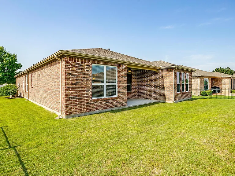 1845 Dexter Ln — Photo 25