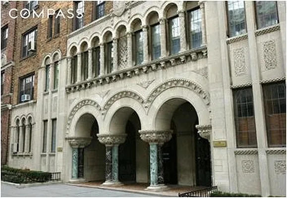 Sold by Compass | media 18