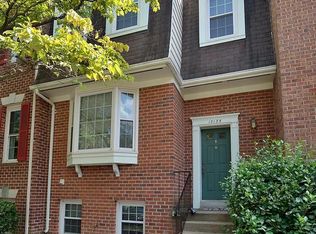 10135 Oakwood Chase Ct, Oakton, VA 22124