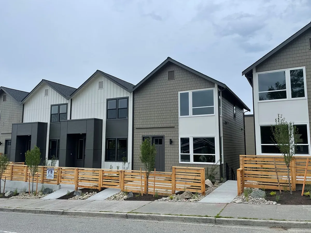 Building Photo - 5915 Sunset Ave