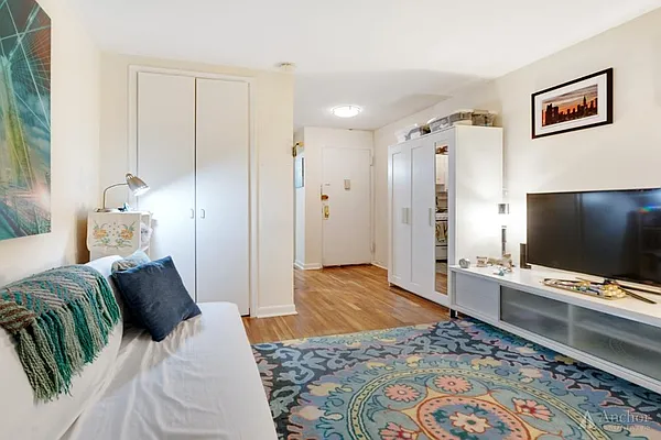 Rented by Anchor Associates | media 20