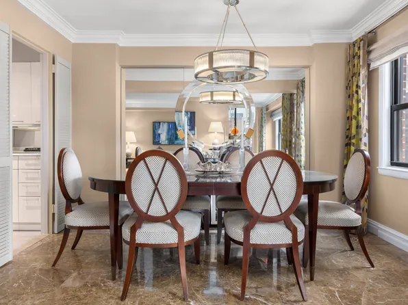 220 East 67th Street image 4 of 12