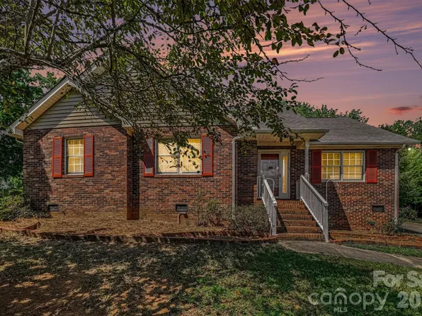 983 Farmington Ct, Concord, NC 28025