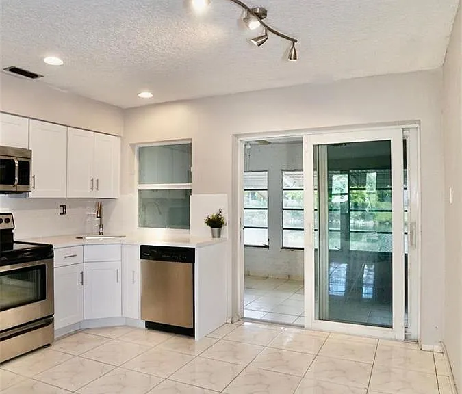 5908 NW 81st Ave — Photo 9