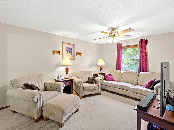 3rd image of 548 Waterbury Dr