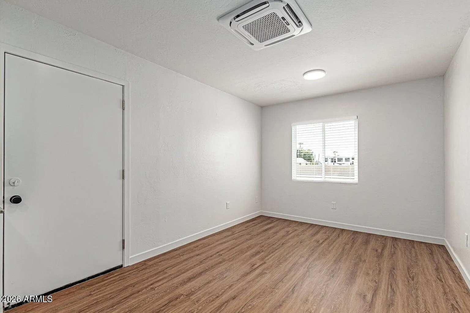 1 bed, 1.0 bath, 450 sqft, $1,200 — Photo 4