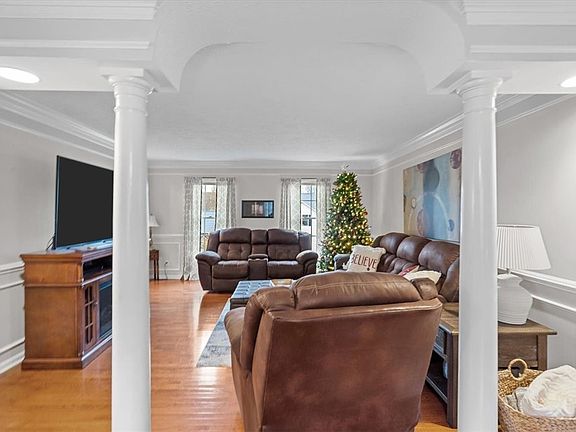 5th image of 105 Adella Ct