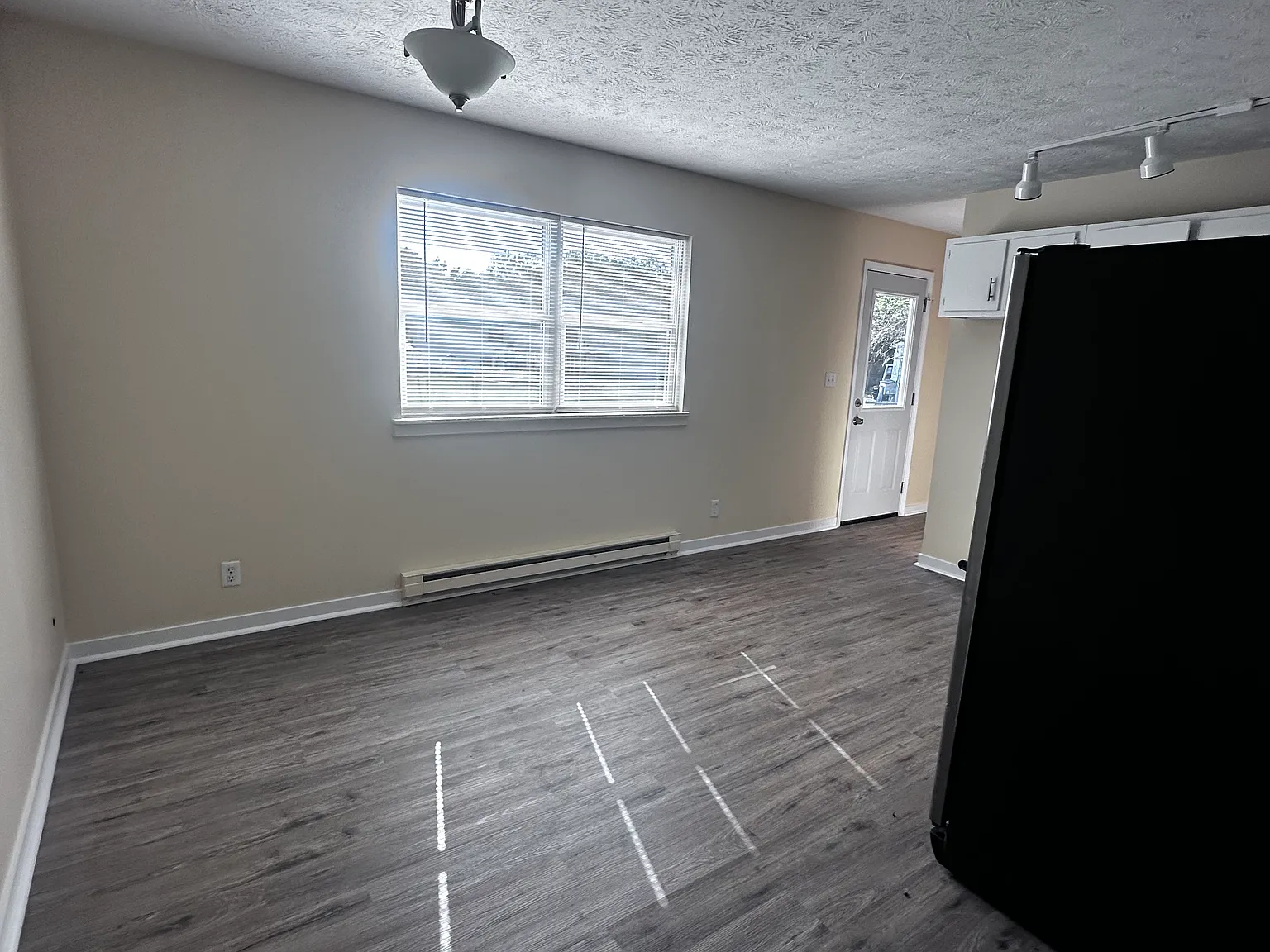 3 bed, 1100 sqft, $1,750 — Photo 3