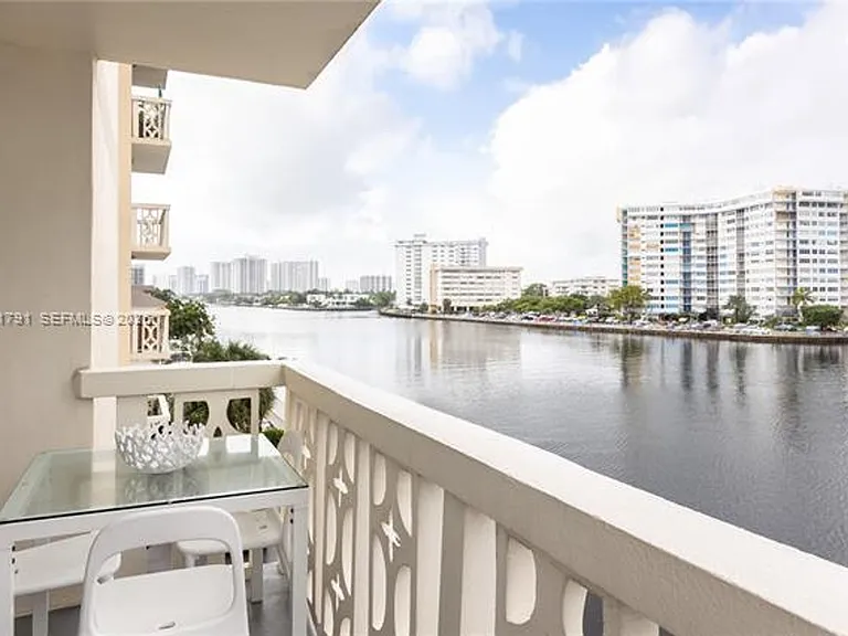 1817 S Ocean Dr #CU-320 — Photo 2
