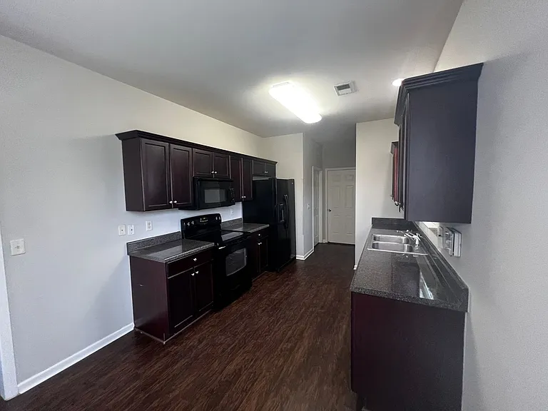 2208 Adkins Cir — Photo 12