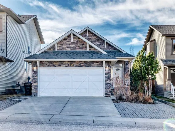 160 E Cougartown Close SW, Calgary, AB T3H 0B1