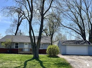 11812 Brookshire Dr, Temperance, MI 48182