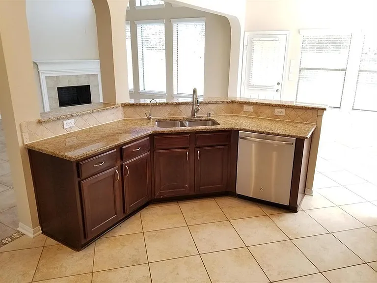 25406 Archdale Ct — Photo 14