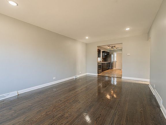 4th image of 14823 Perry Ave