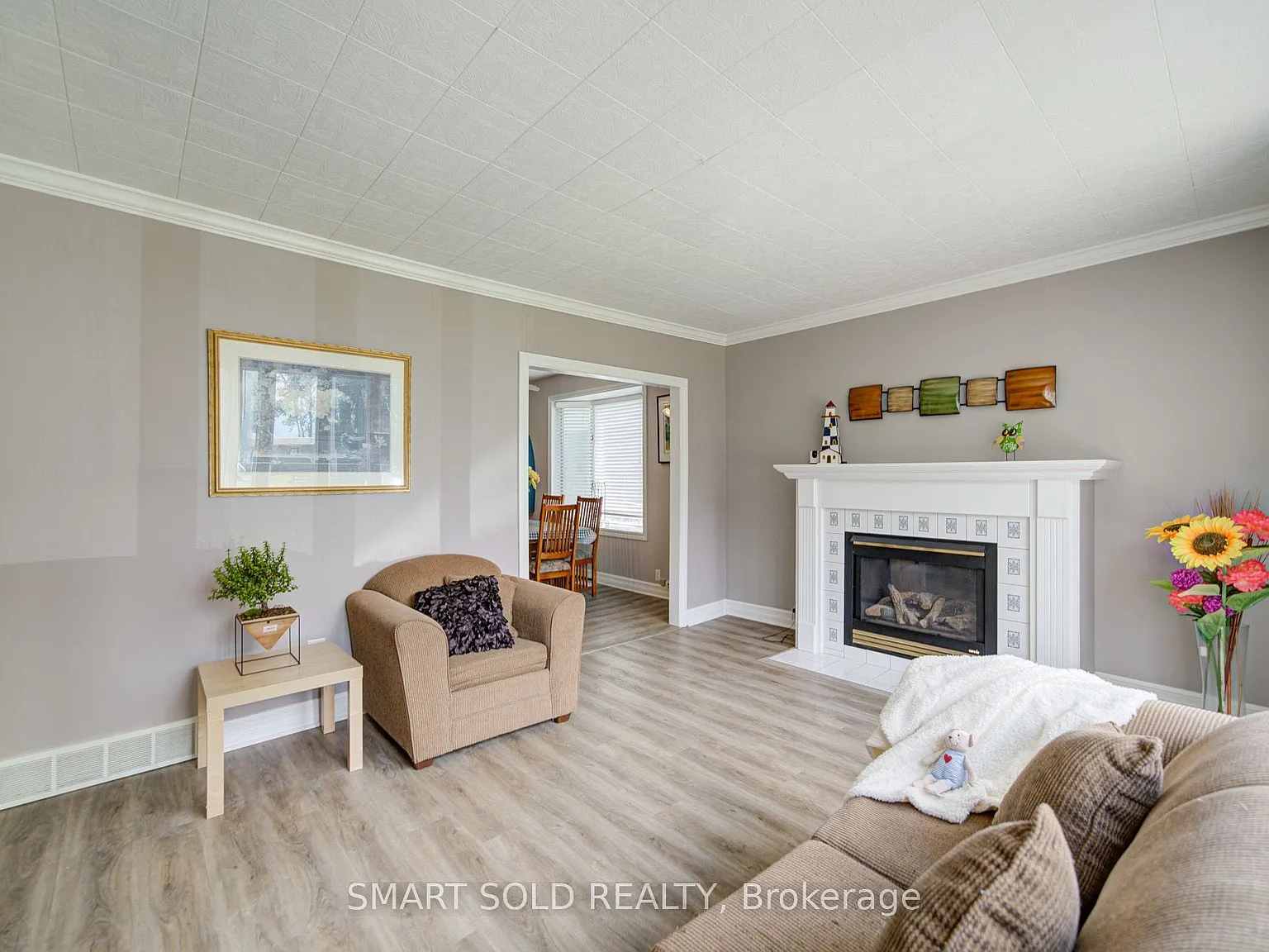4 bed, $2,500 — Photo 1