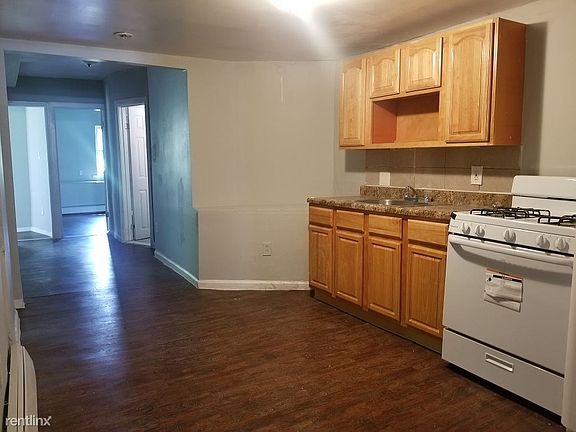 3rd image of 812 E 223rd St