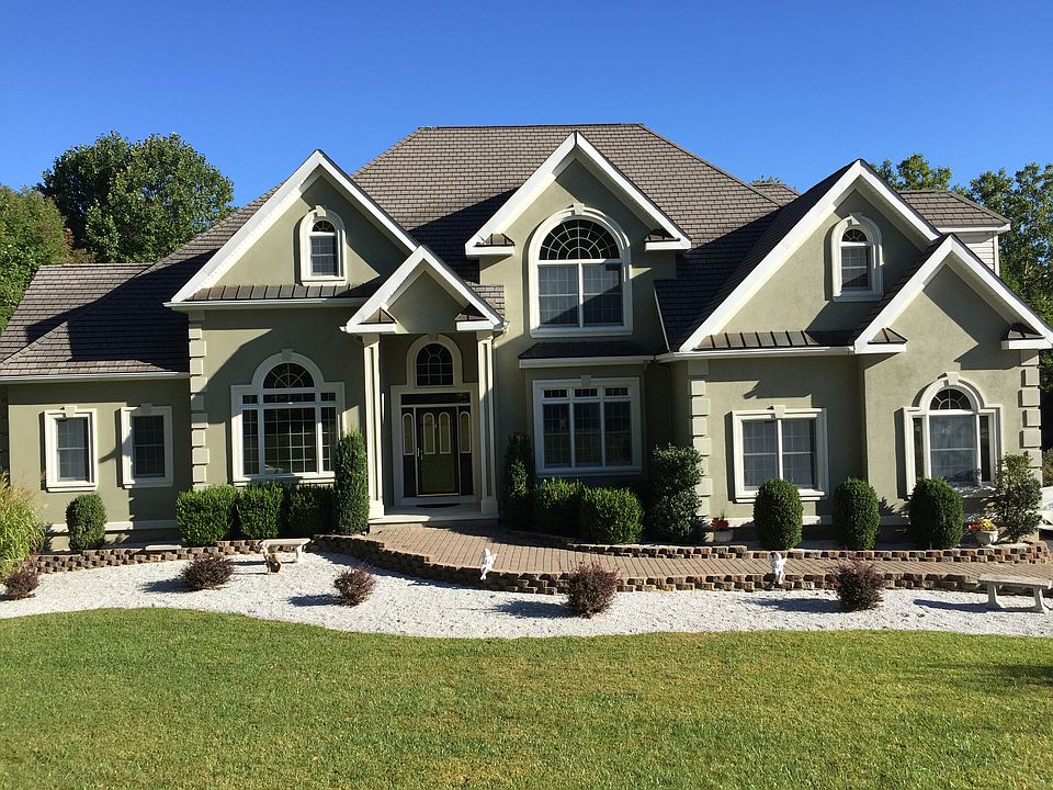 1st image of 4 Woodstock Dr