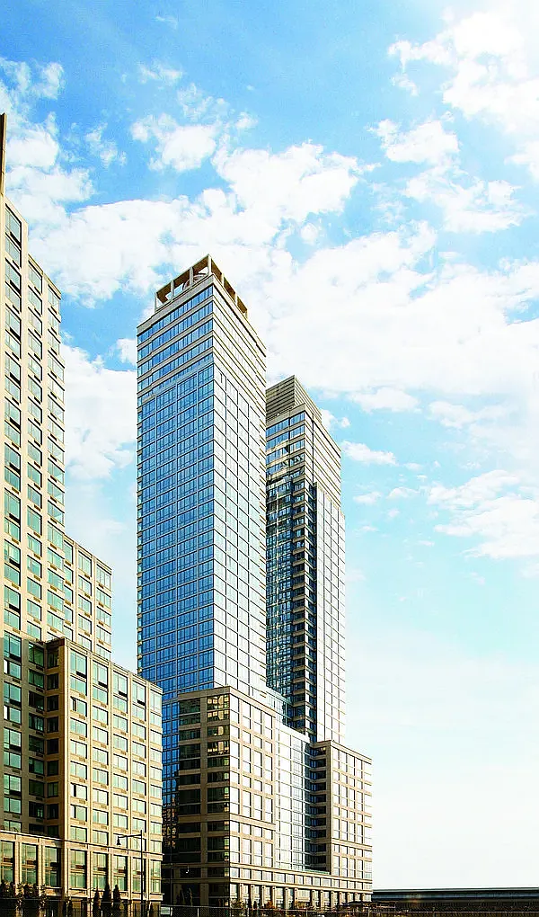 80 Riverside Boulevard — Photo 1