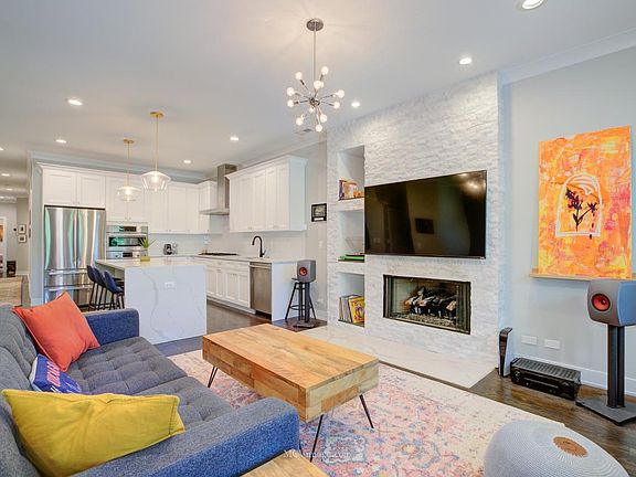 3rd image of 1939 N Humboldt Blvd Unit 2S
