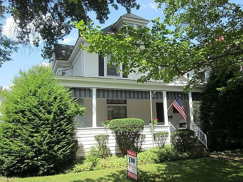 36 Maple Ave photo 1