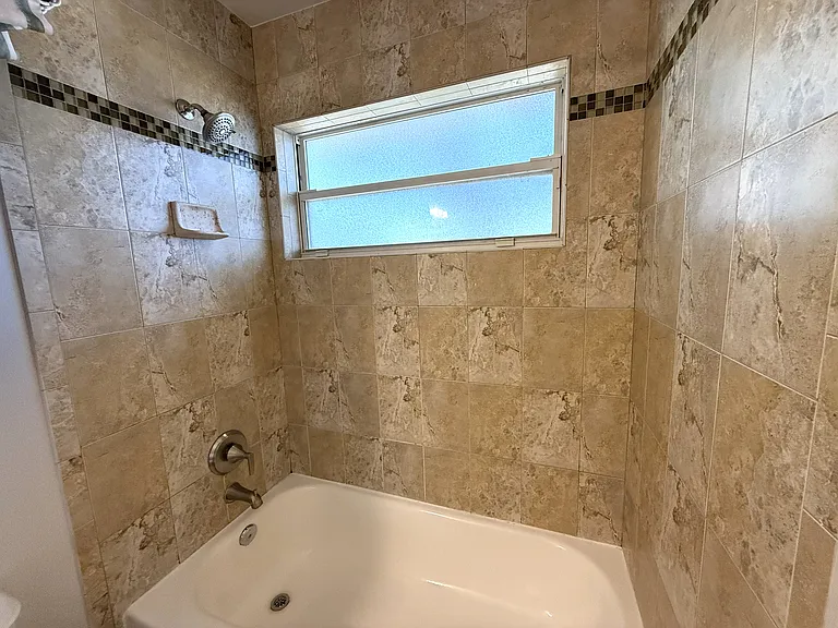 668 Hampton Dr NE — Photo 31