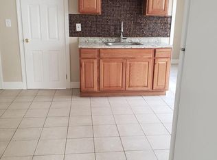 28 Henry St FLOOR 3, New Britain, CT 06051