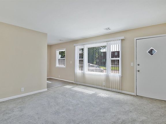 5th image of 3229 S Richmond Ave