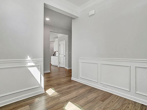 4th image of 270 Pendergast Rd