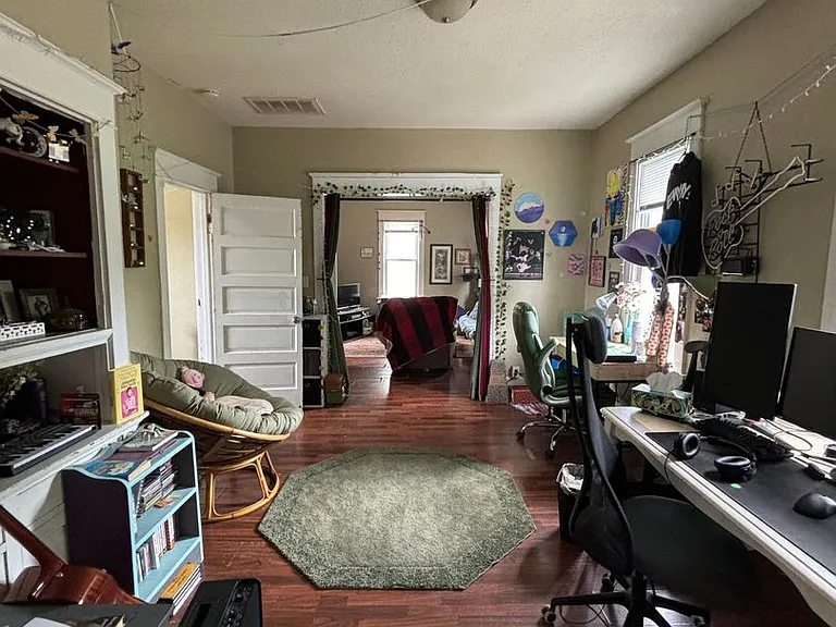 2723-25B N Booth St — Photo 6