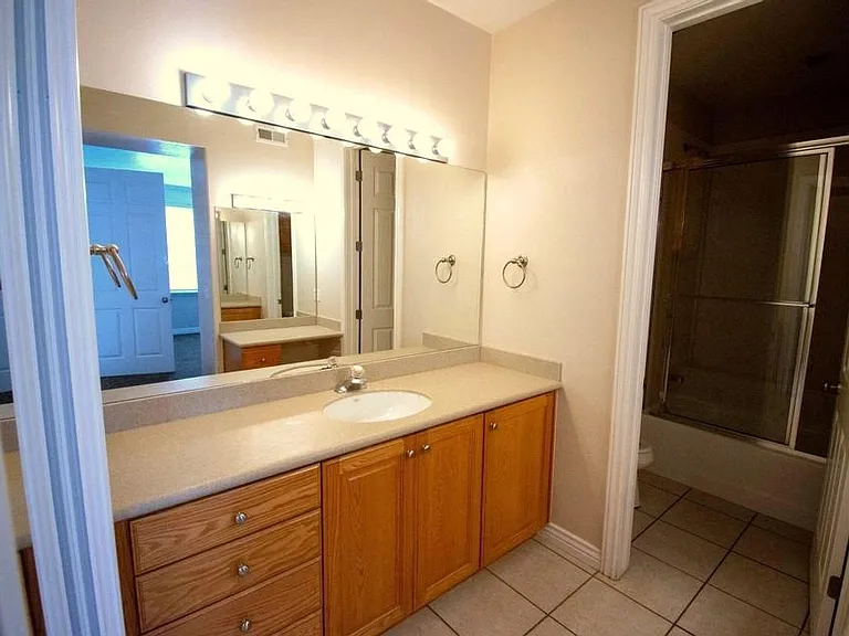 272 W 400 N — Photo 32