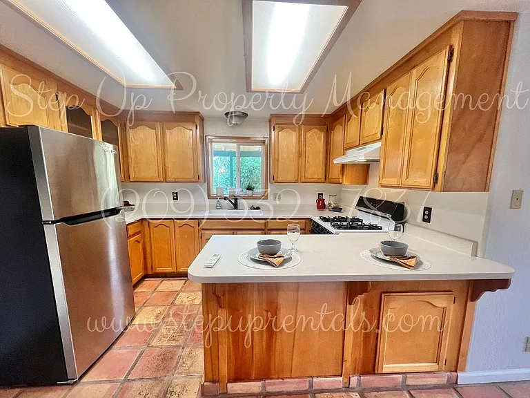 816 Oneida St — Photo 6