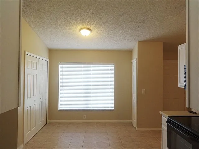 1142 Jaslo St SE — Photo 4
