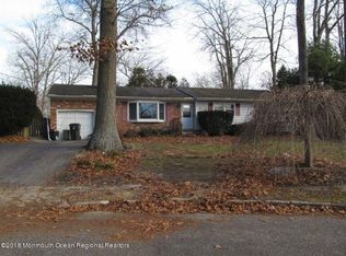 18 Brookside Ct, Toms River, NJ