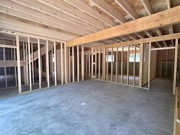 4th image of 215 Cottonwood Dr