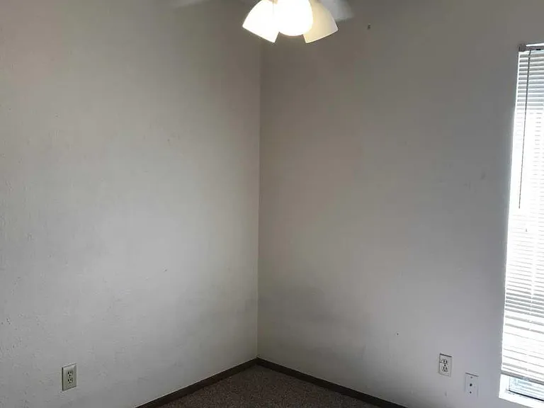 1104 E Edwards St — Photo 7