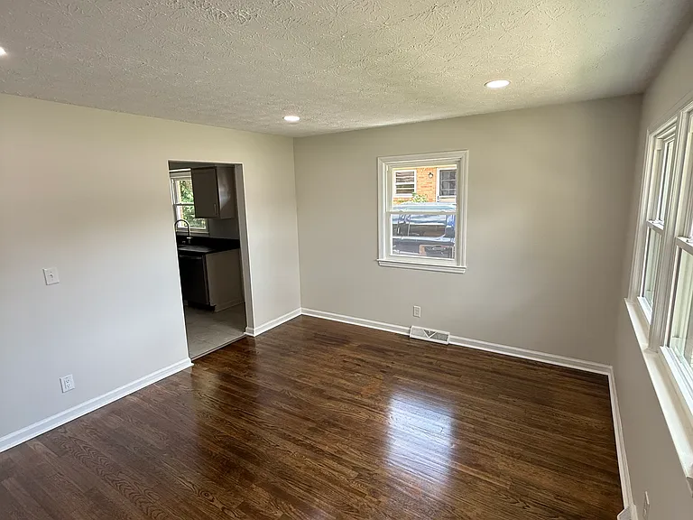 3514 Lansdowne Dr #B — Photo 4