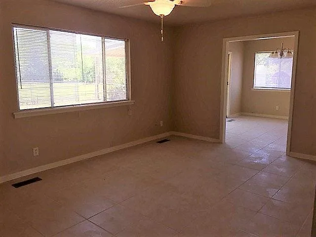 102 W 32nd Pl — Photo 6