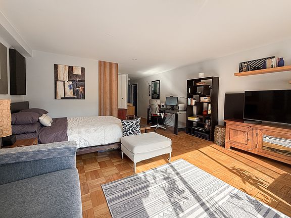 5th image of 330 W 45th St APT 5C