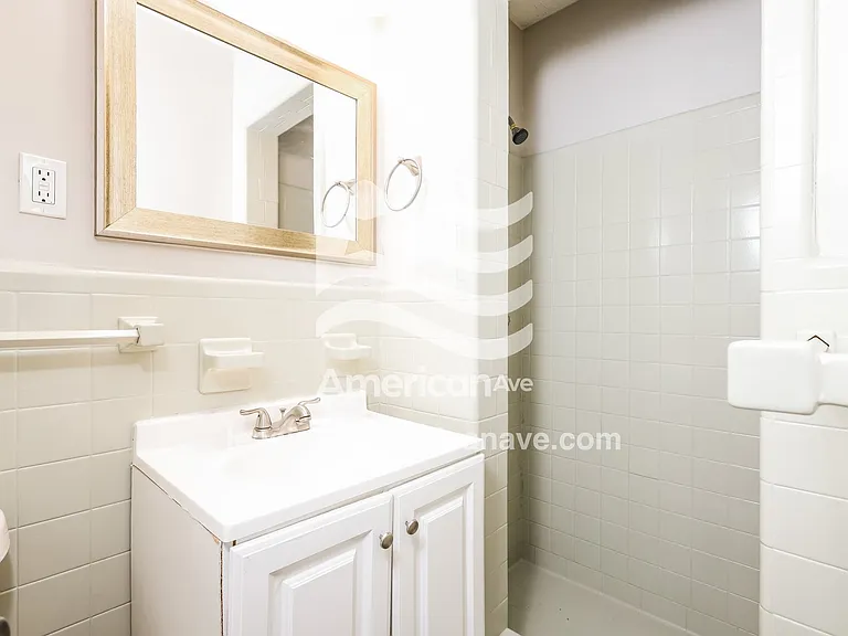 1484011_014_wm_-_bathroom_13251653.jpg