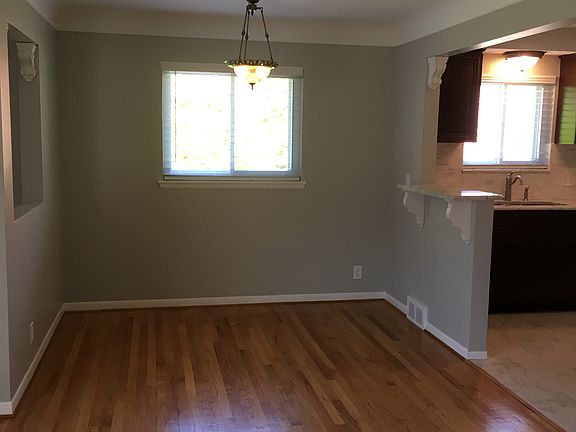 4th image of 16924 Elizabeth St