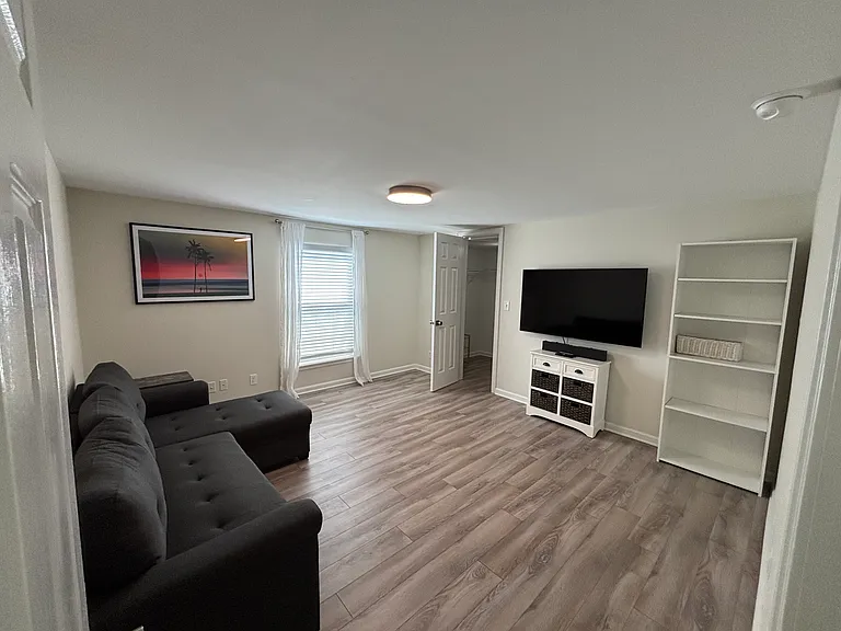 113 Elizabeth Pl — Photo 9