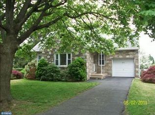 11 Cameron Rd, Willow Grove, PA 19090