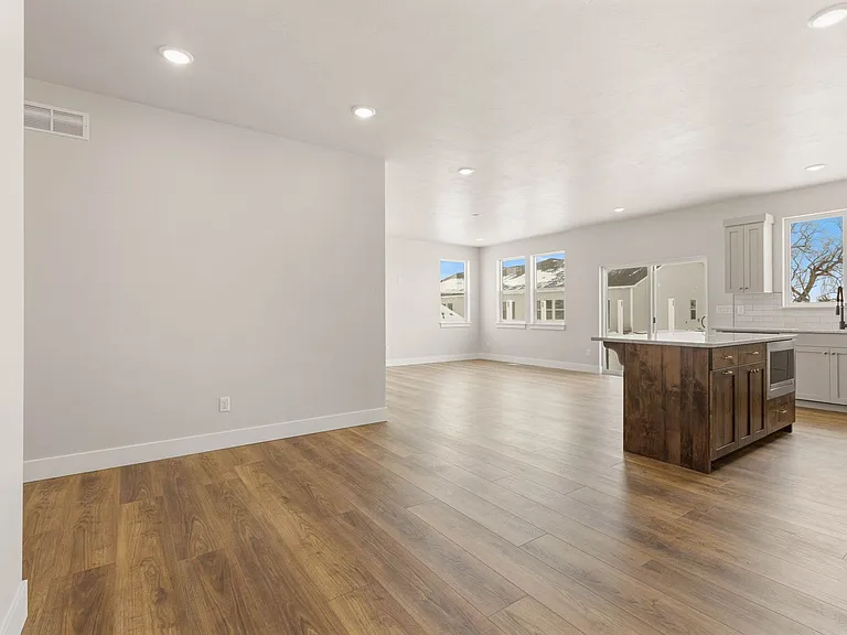 563 S Cutler Ave — Photo 20