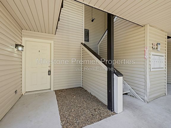 4th image of 914 W Washington St APT A